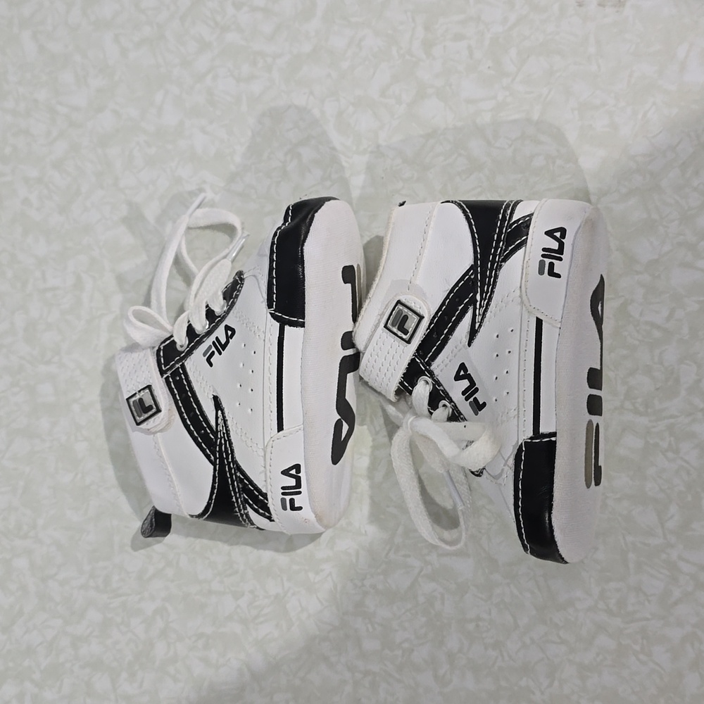 Fila crib shoes Size 5-8 months